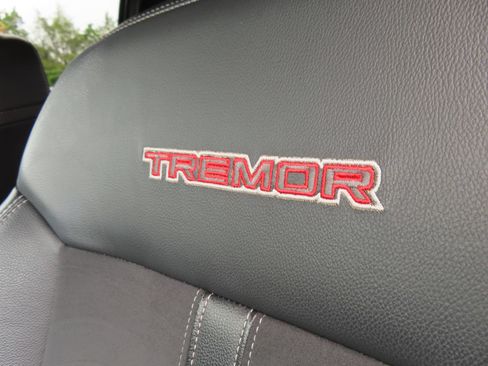 Used 2022 Ford Ranger Lariat w/ Tremor Off-Road Package AWD/4WD image 32