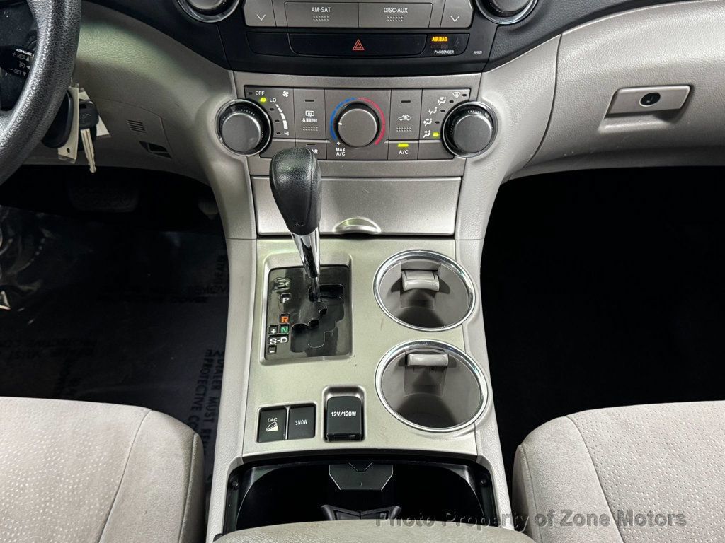 Used 2011 Toyota Highlander 4WD w/ Tow Pkg image 28