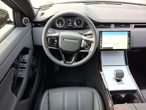 Used 2025 Land Rover Range Rover Evoque S image 12