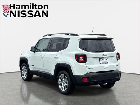 Used 2018 Jeep Renegade Latitude w/ Cold Weather Group AWD/4WD image 4