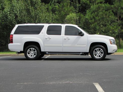 Used 2012 Chevrolet Suburban LT w/ Suspension Package, Off-Road AWD/4WD image 4