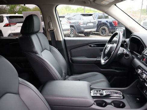 Certified 2025 Honda Pilot EX-L image 8