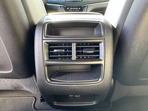 New 2025 Cadillac XT5 Luxury image 8