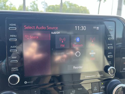 Used 2021 Toyota Highlander XLE FWD image 23