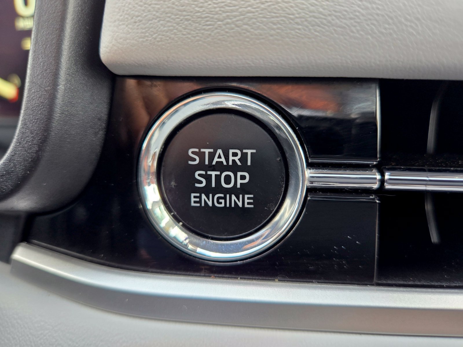 Used 2025 Mitsubishi Outlander SEL FWD image 37