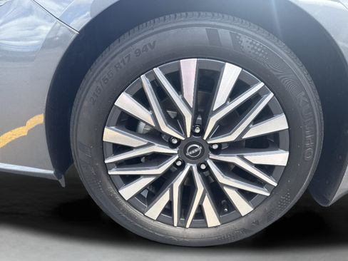 Used 2025 Nissan Altima 2.5 SV FWD image 31