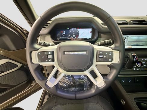 Used 2024 Land Rover Defender 110 X-Dynamic SE AWD/4WD image 12