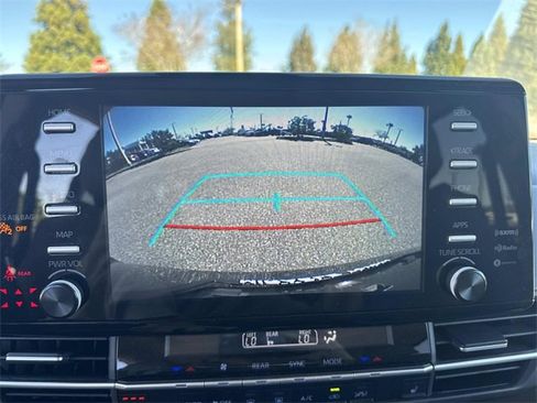 Used 2024 Toyota Sienna XLE image 22