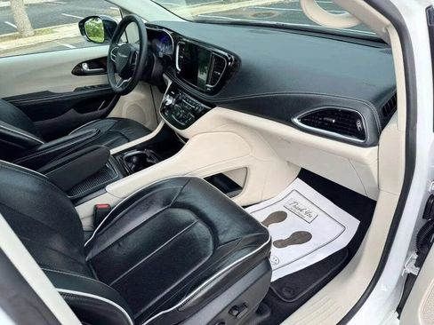 Used 2023 Chrysler Pacifica Limited FWD image 27