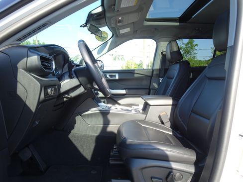 Used 2023 Ford Explorer XLT w/ Equipment Group 202A AWD/4WD image 9