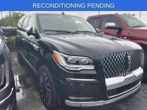 Used 2023 Lincoln Navigator L Black Label AWD/4WD image 2