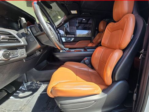 Used 2021 Lincoln Navigator Reserve AWD/4WD image 2