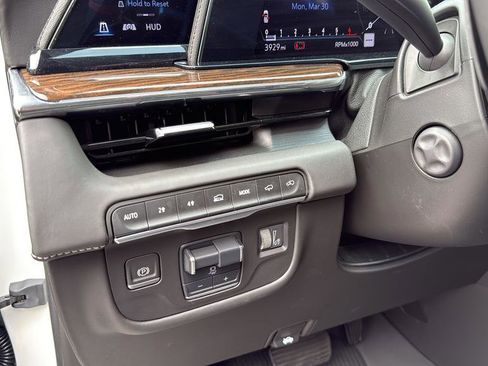 Certified 2024 Cadillac Escalade ESV Sport Platinum w/ LPO, ONYX Package AWD/4WD image 32