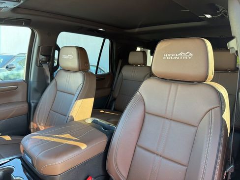 Used 2025 Chevrolet Tahoe High Country AWD/4WD image 21