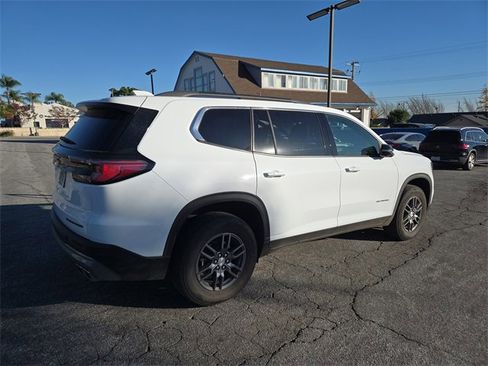Used 2025 GMC Acadia Elevation image 3