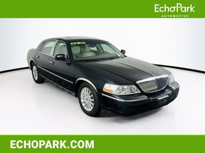 Used 2005 Lincoln Town Car Signature Limited