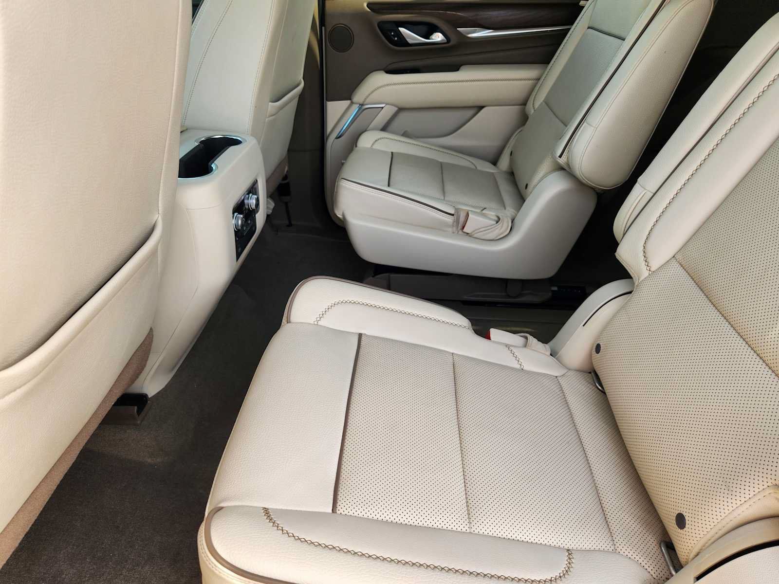 Used 2021 GMC Yukon Denali w/ Denali Premium Package AWD/4WD image 30