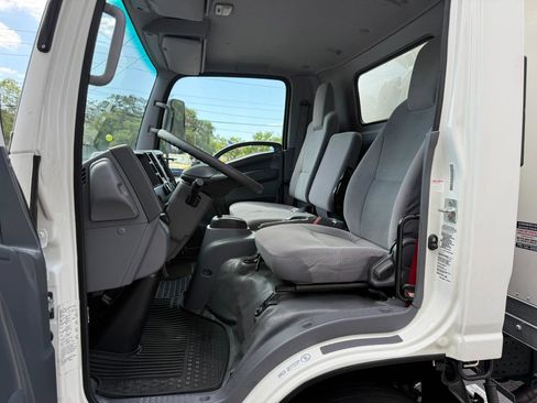 Used 2019 Isuzu NPR image 22