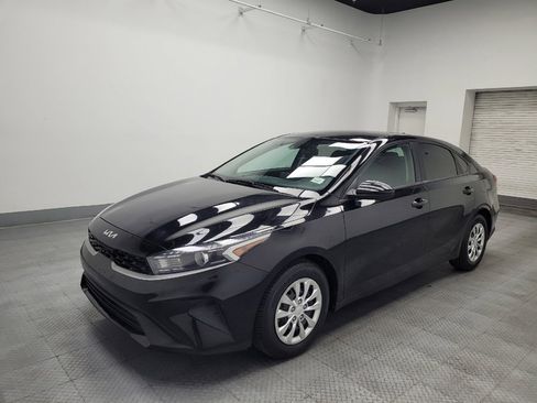 Used 2023 Kia Forte LX FWD image 2