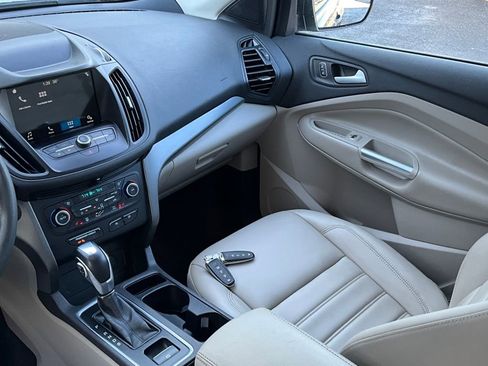 Used 2019 Ford Escape SEL image 32