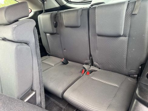 Used 2018 Toyota Highlander LE FWD image 19