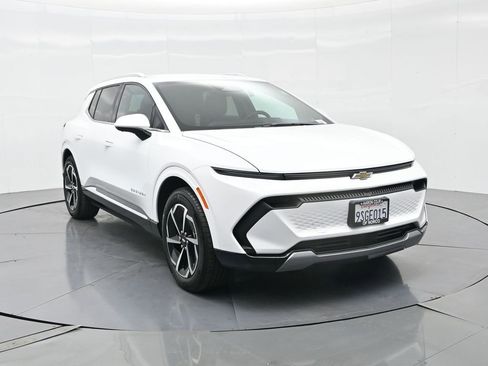 Used 2025 Chevrolet Equinox EV LT w/ Convenience Package image 4