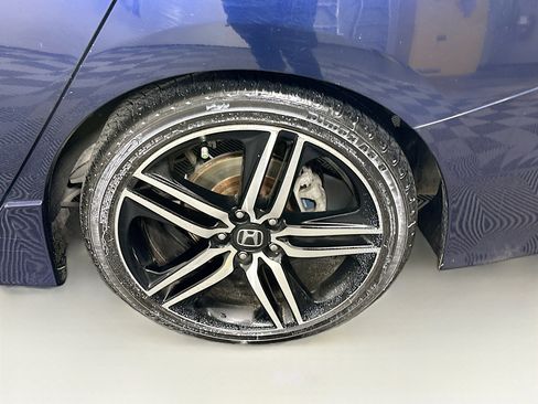 Used 2017 Honda Accord Sport image 11