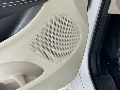 Used 2019 Dodge Grand Caravan SXT image 24