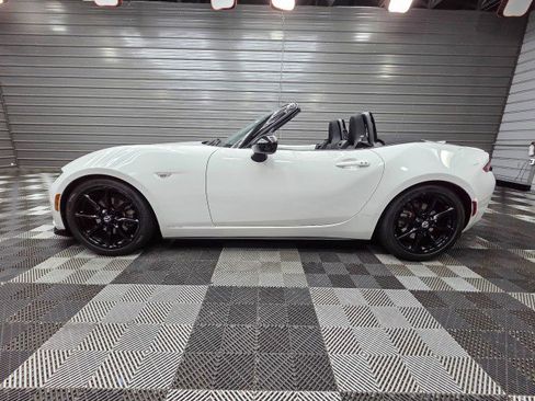 Used 2019 MAZDA MX-5 Miata Club RWD image 8