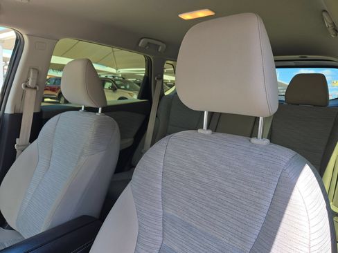 Used 2023 Nissan Rogue SV FWD image 9