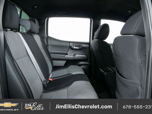 Used 2020 Toyota Tacoma TRD Sport AWD/4WD image 19