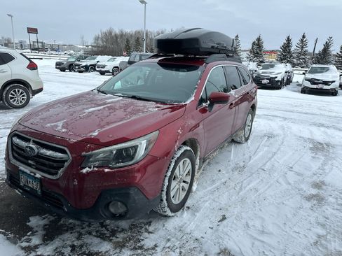 Used 2018 Subaru Outback 2.5i Premium image 2
