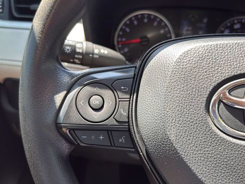 Used 2020 Toyota RAV4 XLE w/ Convenience Package FWD image 22