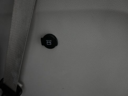 Used 2023 Chrysler Voyager LX image 60