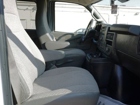 Used 2020 Chevrolet Express 3500 LT w/ LT Preferred Equipment Group image 5