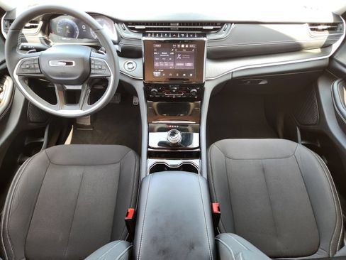 Used 2023 Jeep Grand Cherokee Laredo w/ Luxury Tech Group I RWD image 34