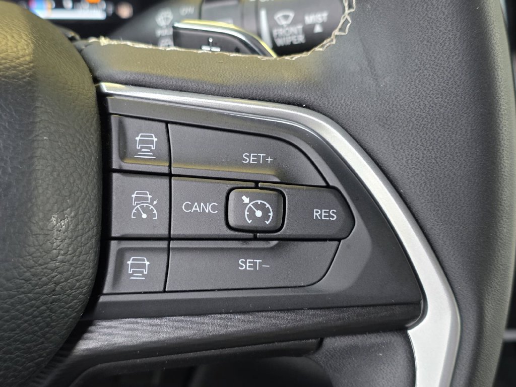 Used 2025 Jeep Grand Cherokee L Altitude RWD image 28