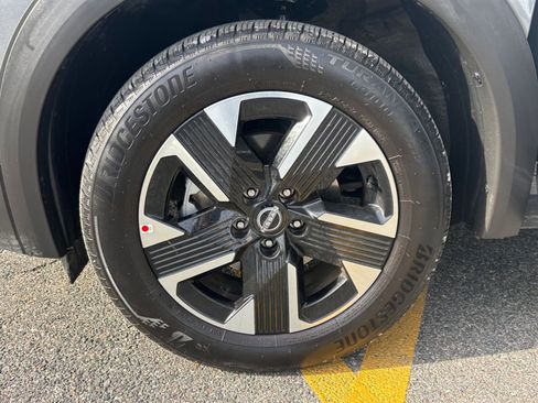 Used 2025 Nissan Kicks SV image 25