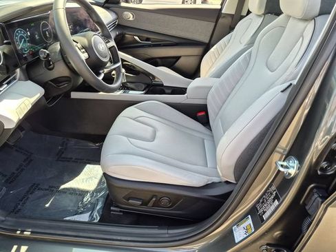 Used 2025 Hyundai Elantra Limited FWD image 11