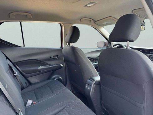 Used 2021 Nissan Kicks SV image 39