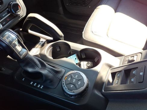 Used 2025 Ford Bronco Badlands image 18