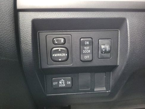 Used 2016 Toyota Tundra SR5 image 13