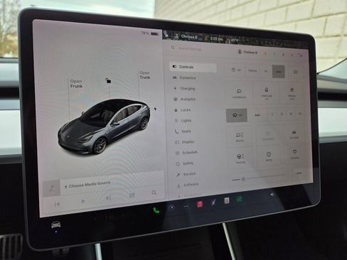 Used 2018 Tesla Model 3 Long Range image 43