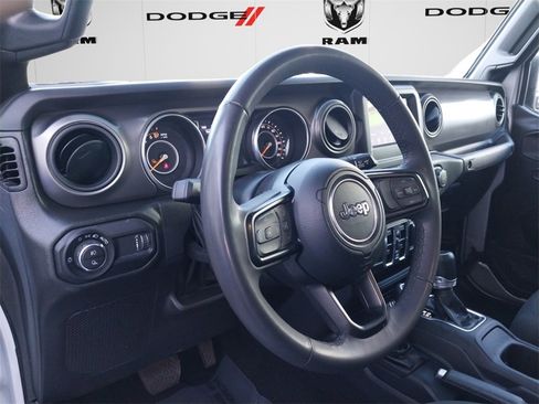 Used 2023 Jeep Gladiator Sport image 13