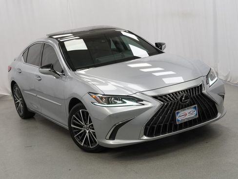 Used 2023 Lexus ES 350 w/ Protection Package (P2) FWD image 3