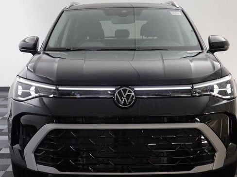 New 2025 Volkswagen Taos SEL image 22