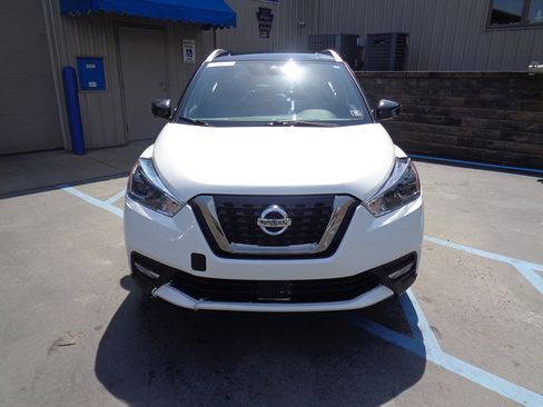 Used 2020 Nissan Kicks SR w/ SR Premium Package image 2