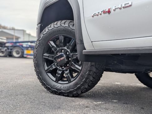 Used 2025 GMC Sierra 2500 AT4 w/ AT4 Premium Plus Package image 8