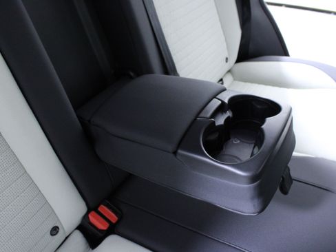 Used 2025 Land Rover Discovery Sport S image 15