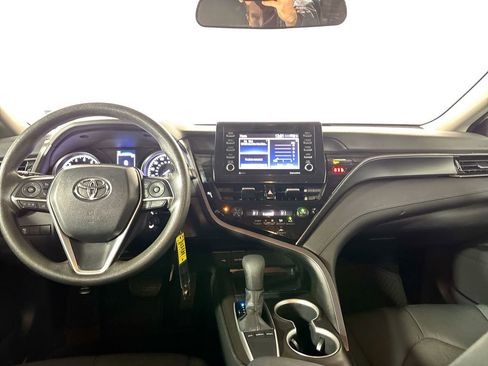 Used 2022 Toyota Camry LE image 12